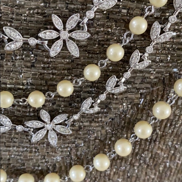 Carolee Lux multi strand pearl necklace 😍 - Picture 5 of 10